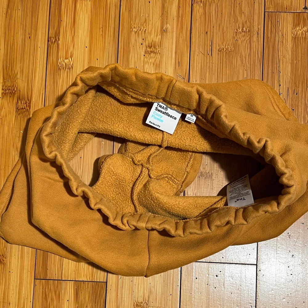 Aritzia TNA Cozy Fleece Perfect Fit Shorts Size M - Picture 5 of 14